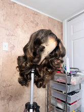 Load image into Gallery viewer, 5x5 Highlight Closure Wig
