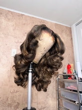 Load image into Gallery viewer, 5x5 Highlight Closure Wig

